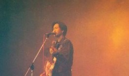 卓伟最新爆料家驹还活着,卓伟最新爆料揭秘，摇滚巨星竟还活着？